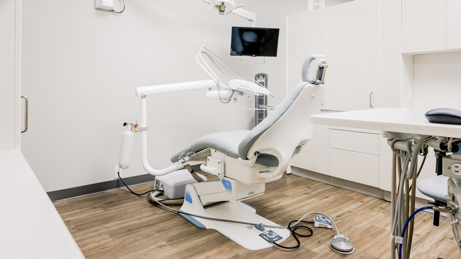 Modern dental operatory with a self-contained water bottle on the dental unit